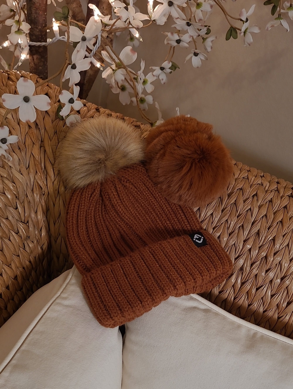 NWOT Rust Brown Beanie With Interchangeable Ball